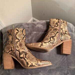 Steve Madden Beige Snakeskin Heeled Boots size 11